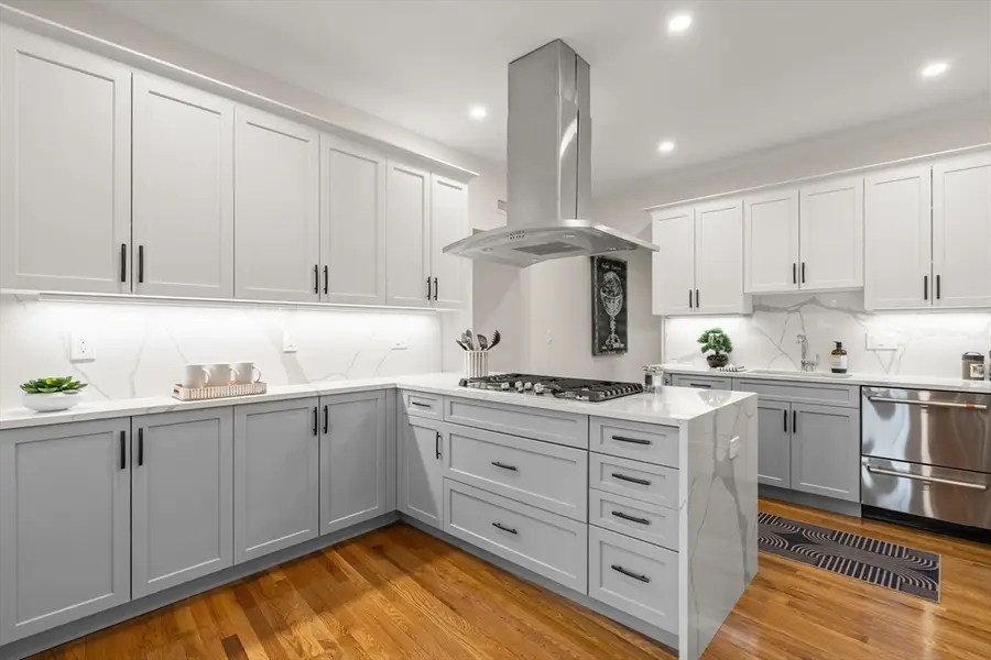 37 Englewood Ave #3, Brookline, MA 02445 - #3