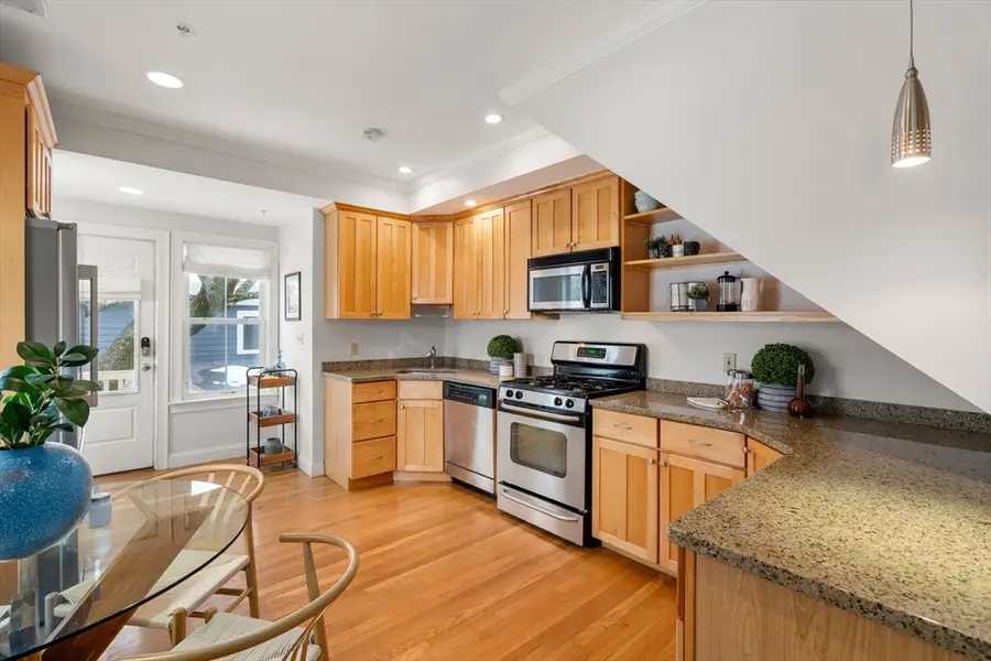 132 Warren St #B, Arlington, MA 02474 - #3