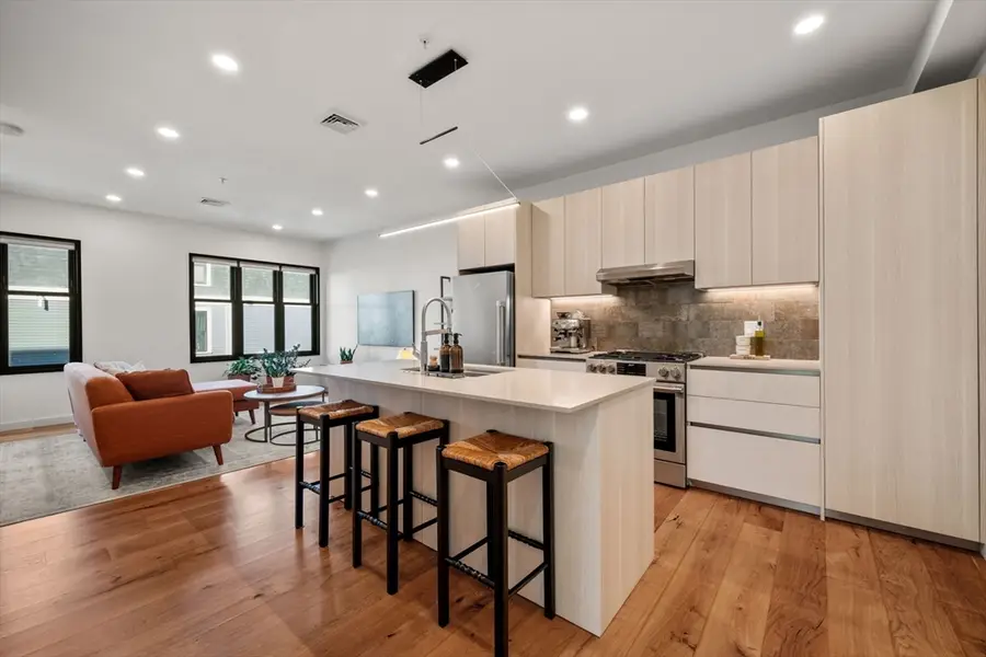 211 Condor St #7, Boston, MA 02128 - #2