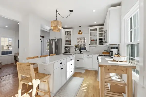 6 Atkinson St, Newburyport, MA 01950