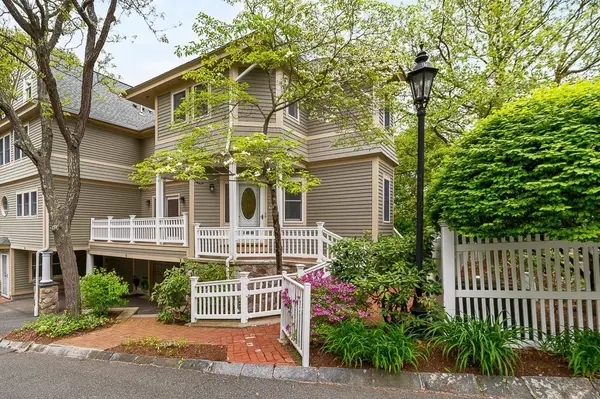 21 Pine Street #5, Manchester, MA 01944