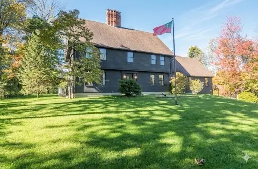 10 Sycamore Parc, South Hadley, MA 01075