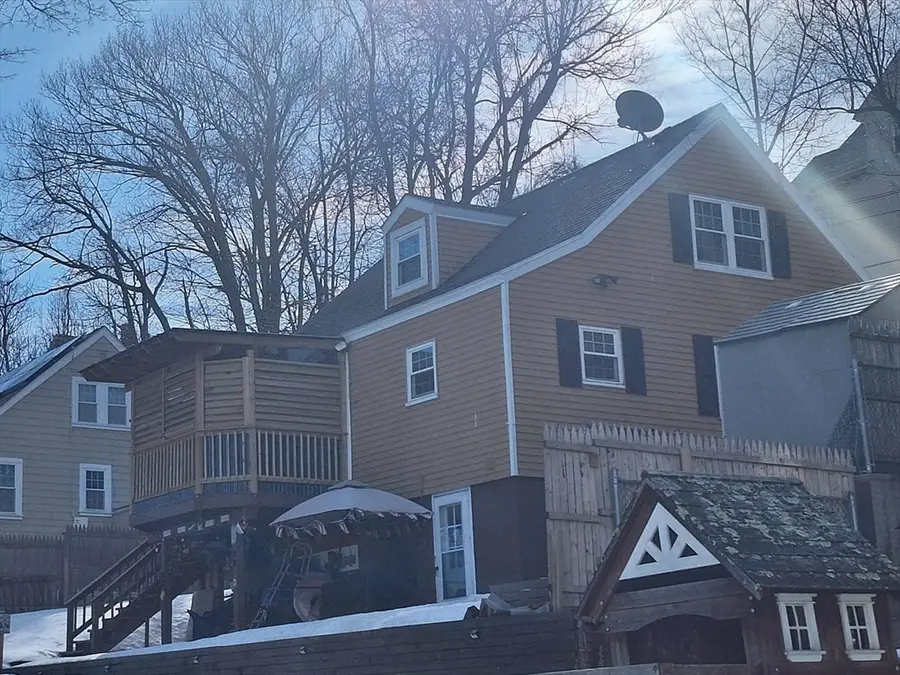 418 Rollstone St, Fitchburg, MA 01420 - #3