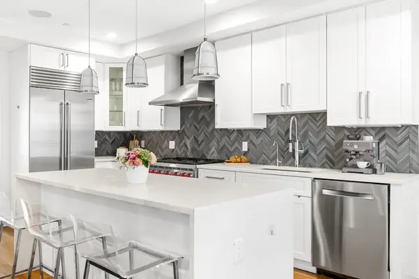 891 E 1st #4, Boston, MA 02127