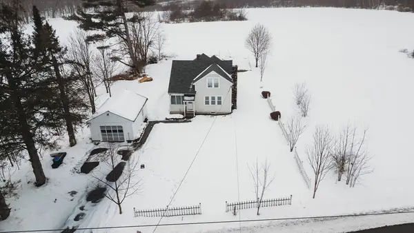 25 Barton Rd, Greenfield, MA 01301