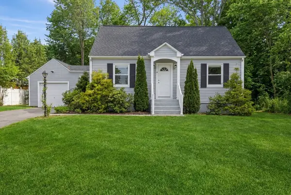 6 Hillcrest Rd, Tewksbury, MA 01876