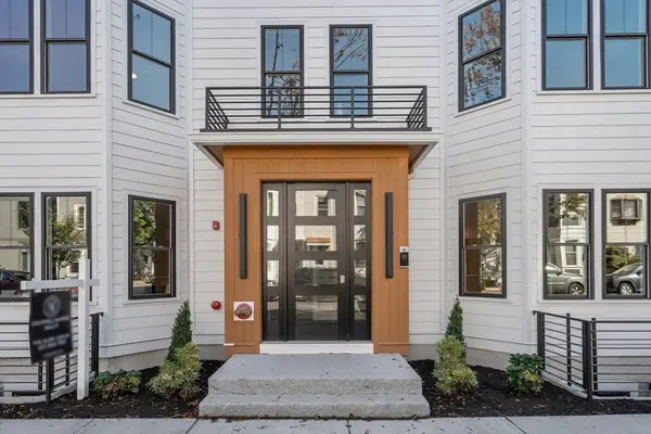 527 E Seventh Street #101, Boston, MA 02127