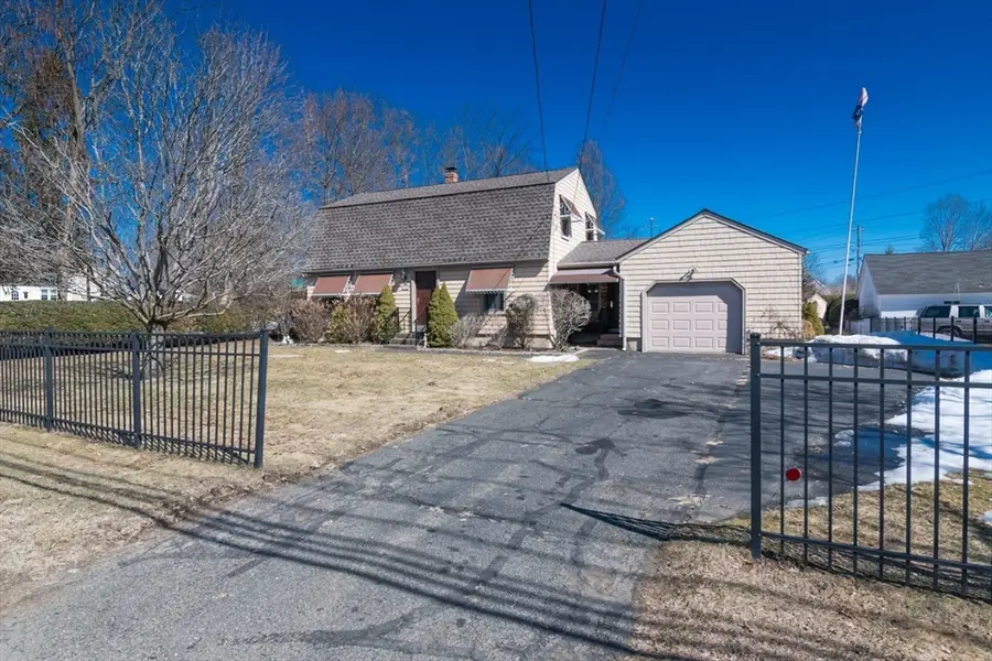 105 Montgomery St, Westfield, MA 01085 - #2