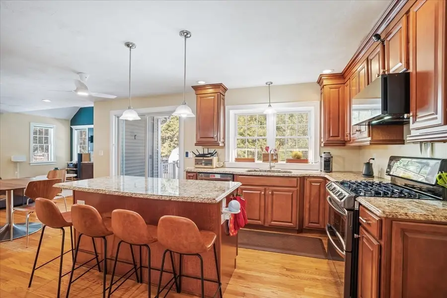 890 Maple St, Mansfield, MA 02048 - #2