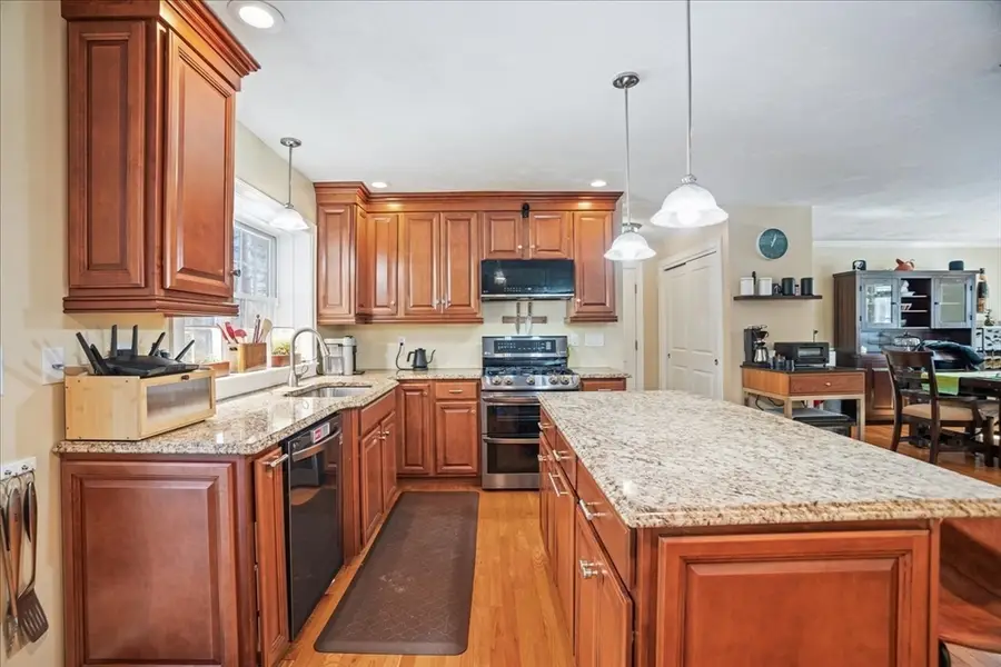 890 Maple St, Mansfield, MA 02048 - #3