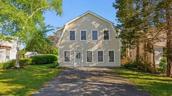 53 Dillingham Ave, Sandwich, MA 02563