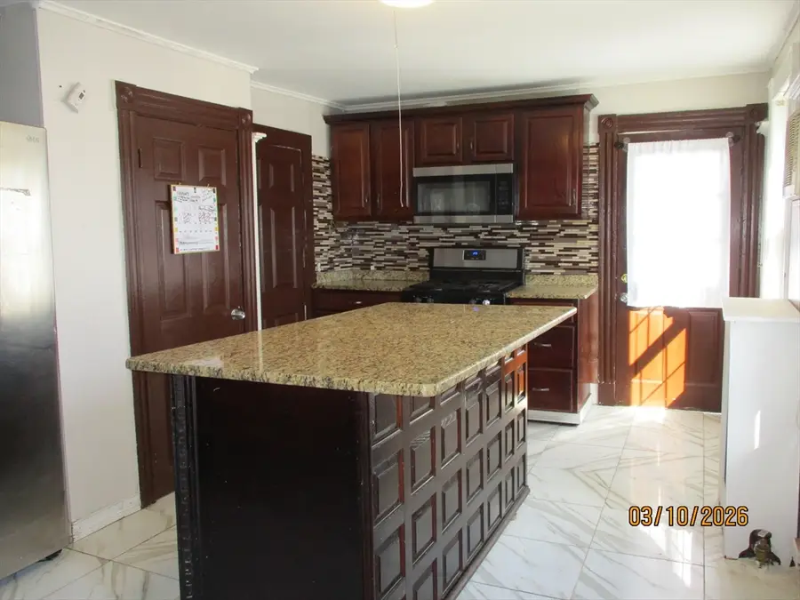 11 Crescent St, Lawrence, MA 01841 - #2