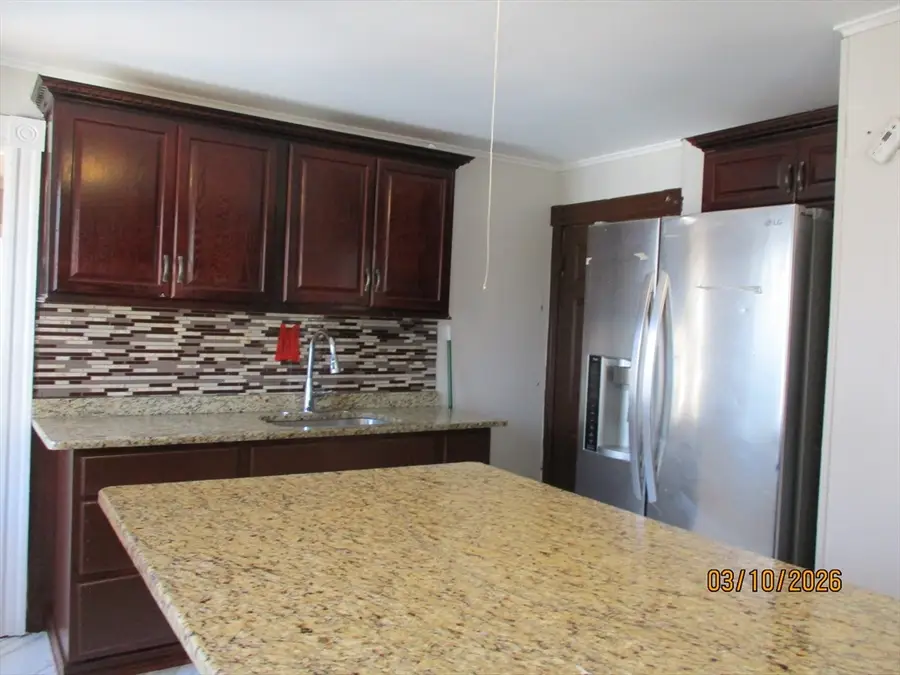 11 Crescent St, Lawrence, MA 01841 - #3