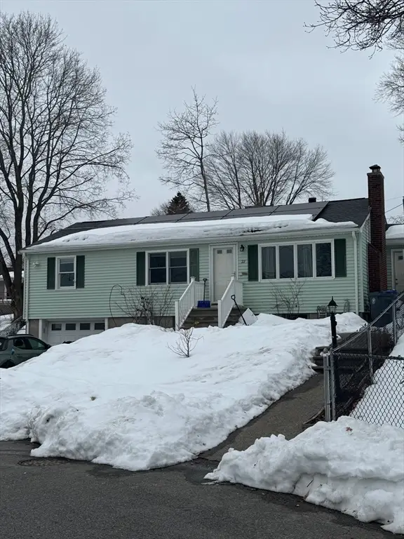 22 Falcon St, Methuen, MA 01844