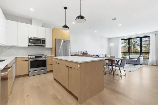 85 Myrtle St #106, Quincy, MA 02171