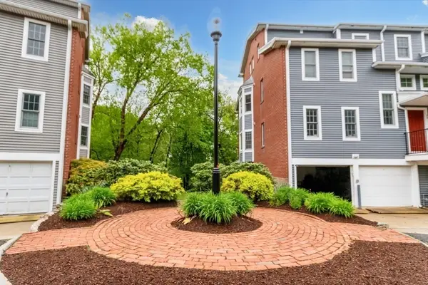 22 N Stone Mill Dr #1111, Dedham, MA 02026