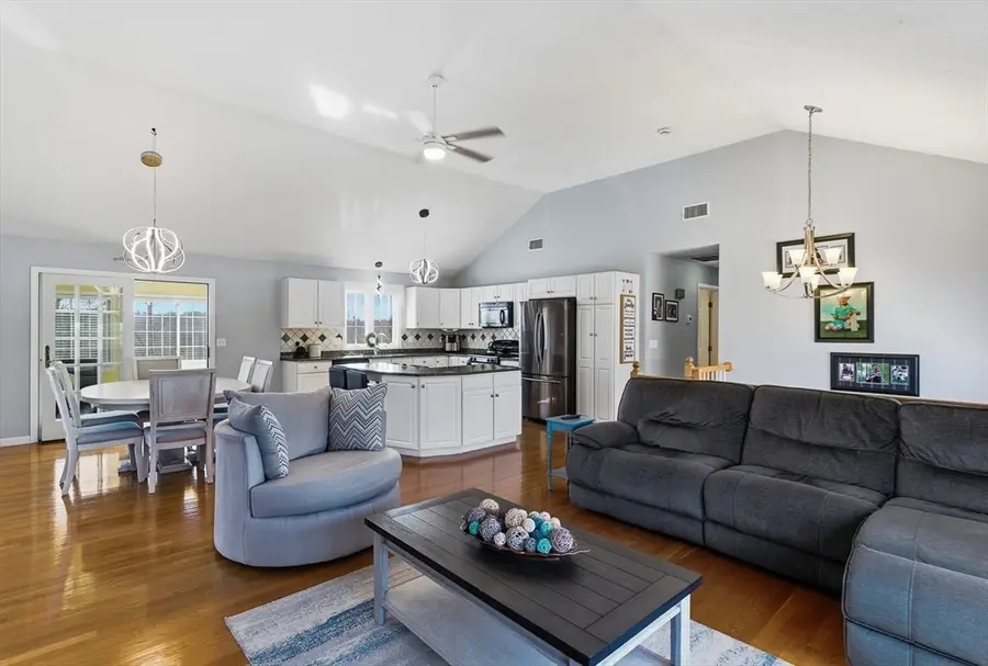 16 Princeton Rd, Hudson, MA 01749 - #3