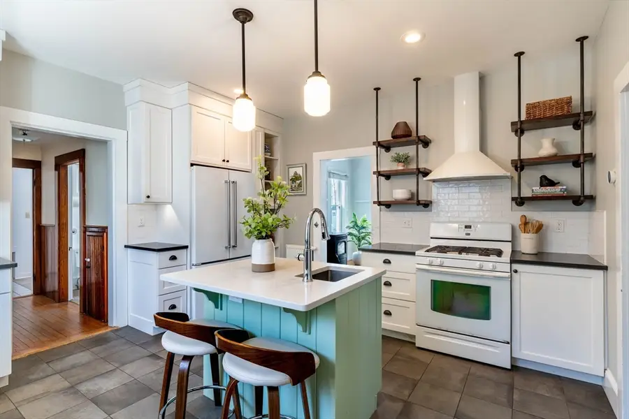 40 Clark St, Easthampton, MA 01027 - #3