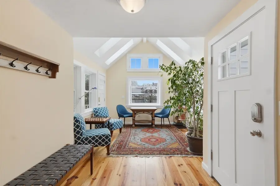 8 Winter St, Amesbury, MA 01913 - #3