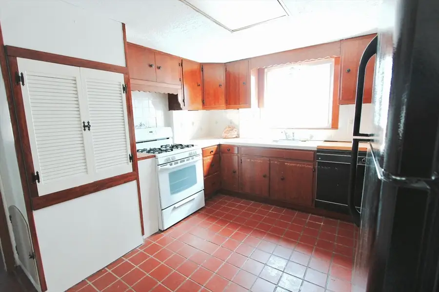 82 Flint St, Salem, MA 01970 - #2