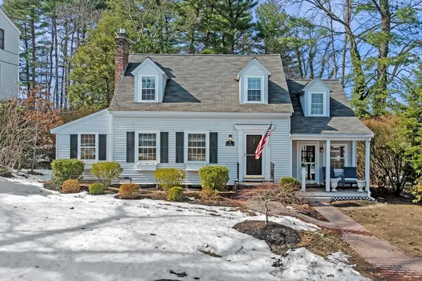 9 Oxbow Road, Lynnfield, MA 01940