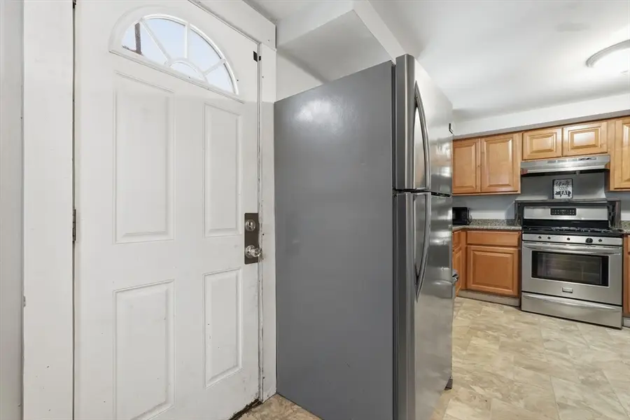 34 Savoy Ave, Springfield, MA 01104 - #3