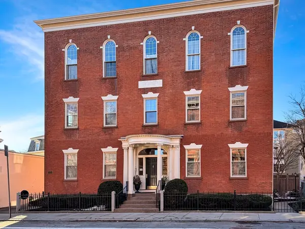 129 Essex St #8, Salem, MA 01970