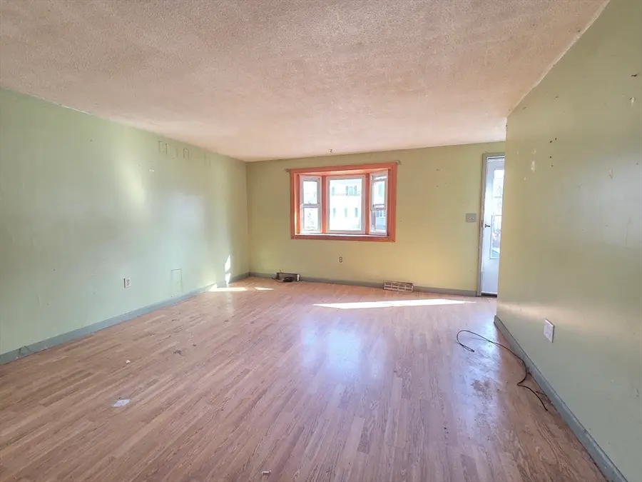 19 Greenwood Ave, Shrewsbury, MA 01545 - #3