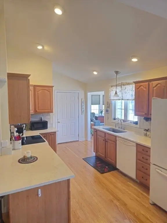 23 Bell Dr, East Bridgewater, MA 02333 - #3