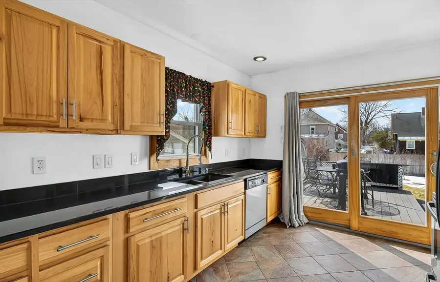 46 Kenwood St, Greenfield, MA 01301 - #2