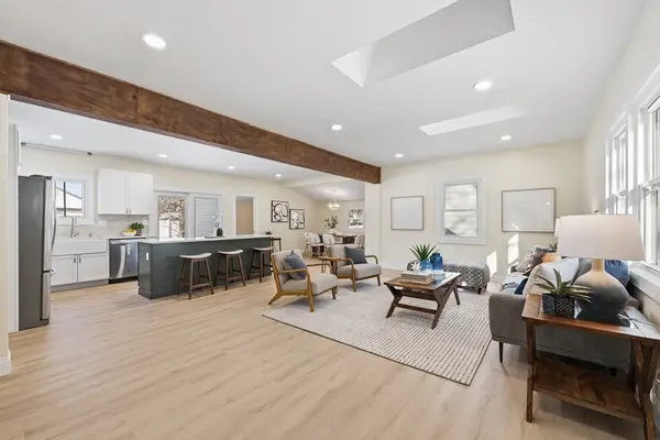 9 Pinegrove, Billerica, MA 01821