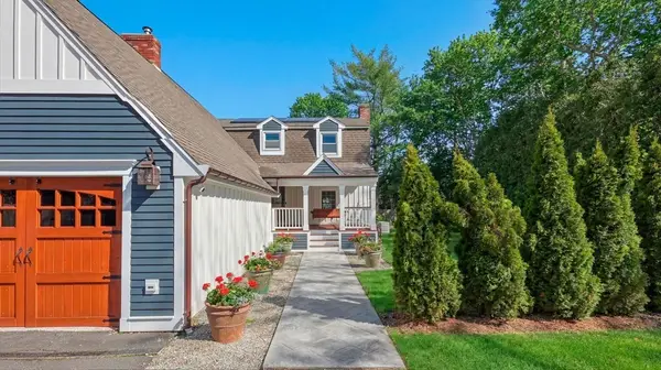 14 Rainbow Ln, Mashpee, MA 02649