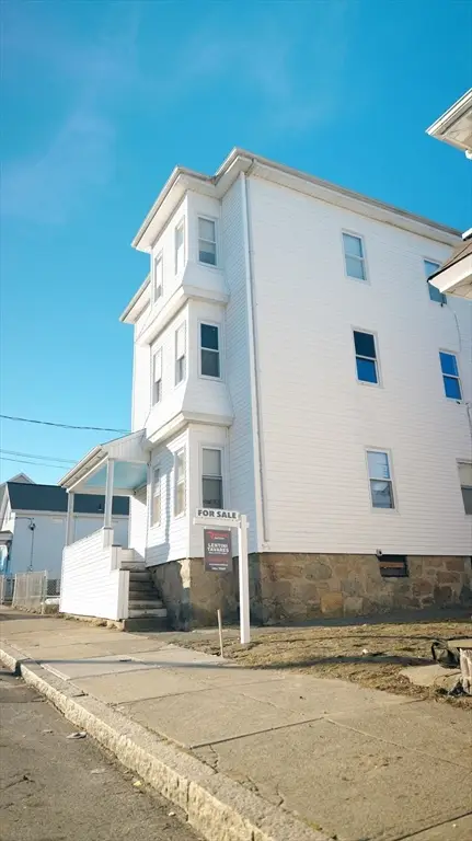 582 Cambridge St, Fall River, MA 02721 - #3