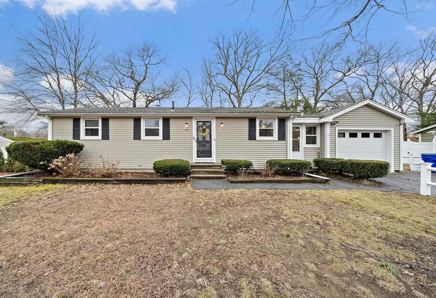 303 Pond St, Rockland, MA 02370 - #2