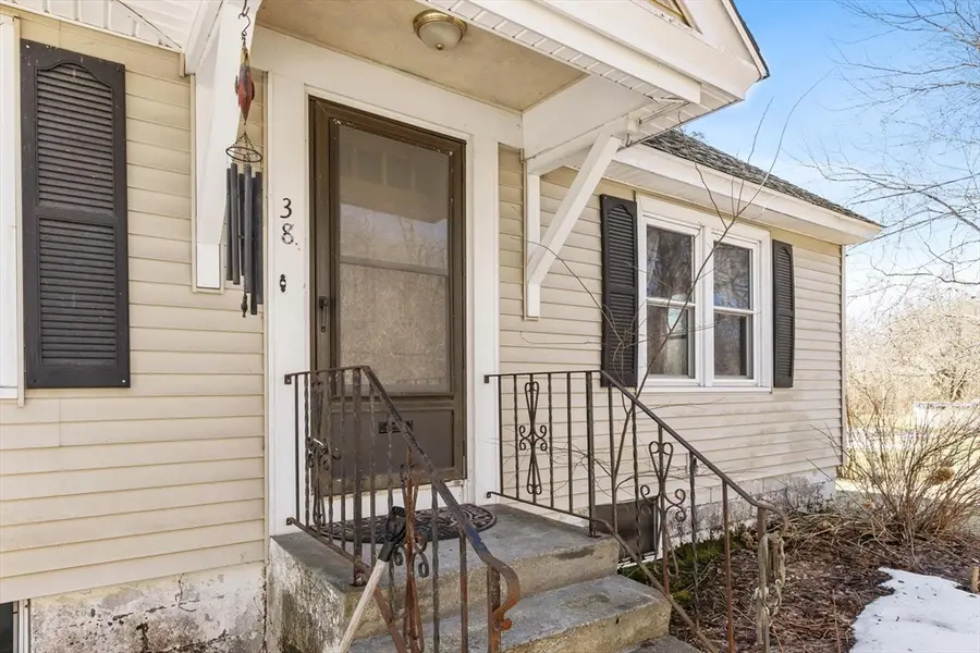 38 Garnet St, Worcester, MA 01607 - #3