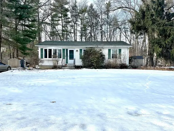 9 Hancock Ln, Greenfield, MA 01301