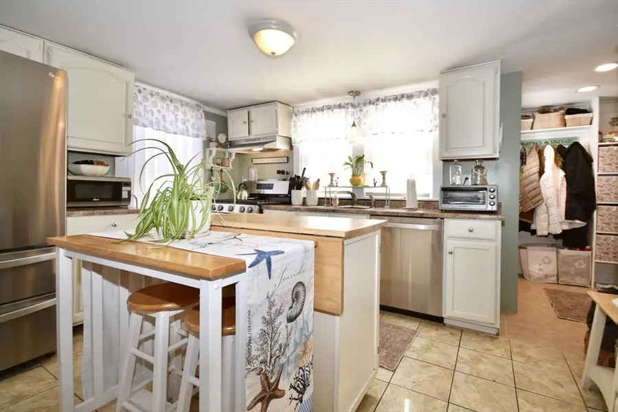 125 Stackhouse Street, Dartmouth, MA 02747 - #3