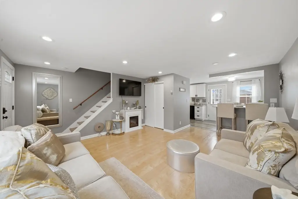 38 Village Green Dr #77, North Andover, MA 01845 - #1