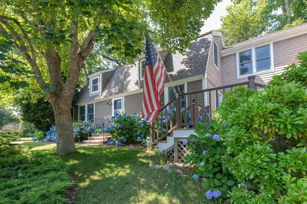 537 W Falmouth Hwy, Falmouth, MA 02540