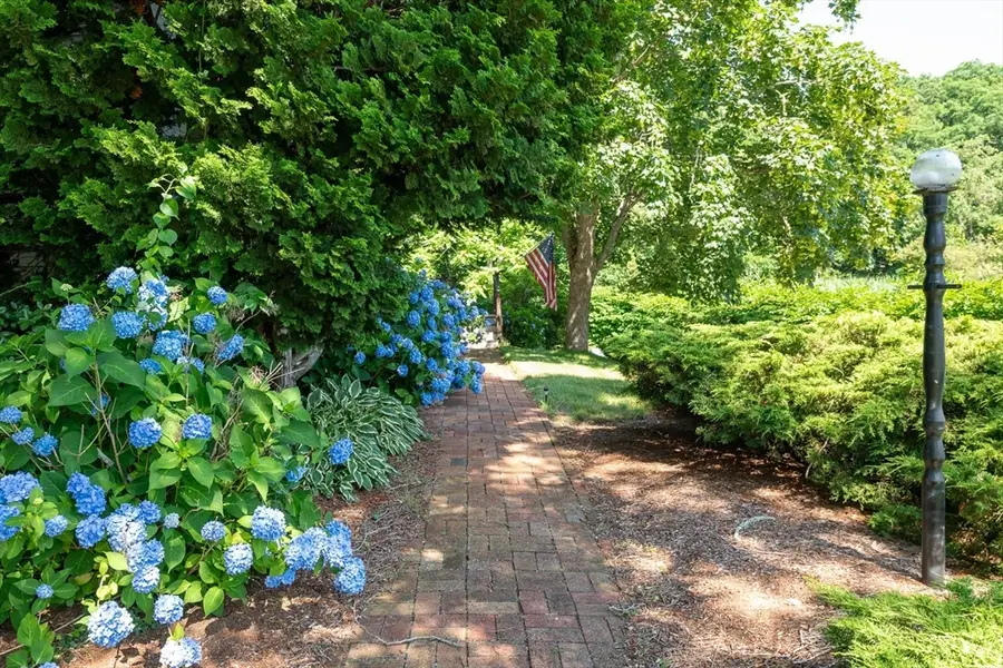 537 W Falmouth Hwy, Falmouth, MA 02540 - #3