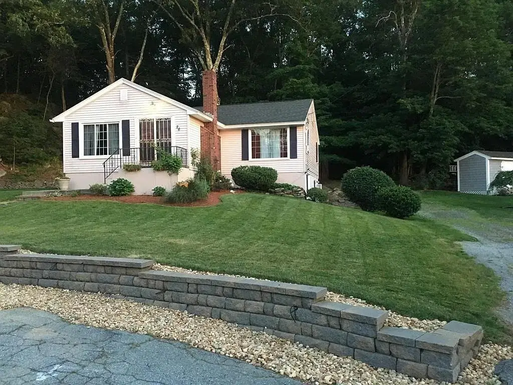 26 Leslie Ln, Millbury, MA 01527 - #1