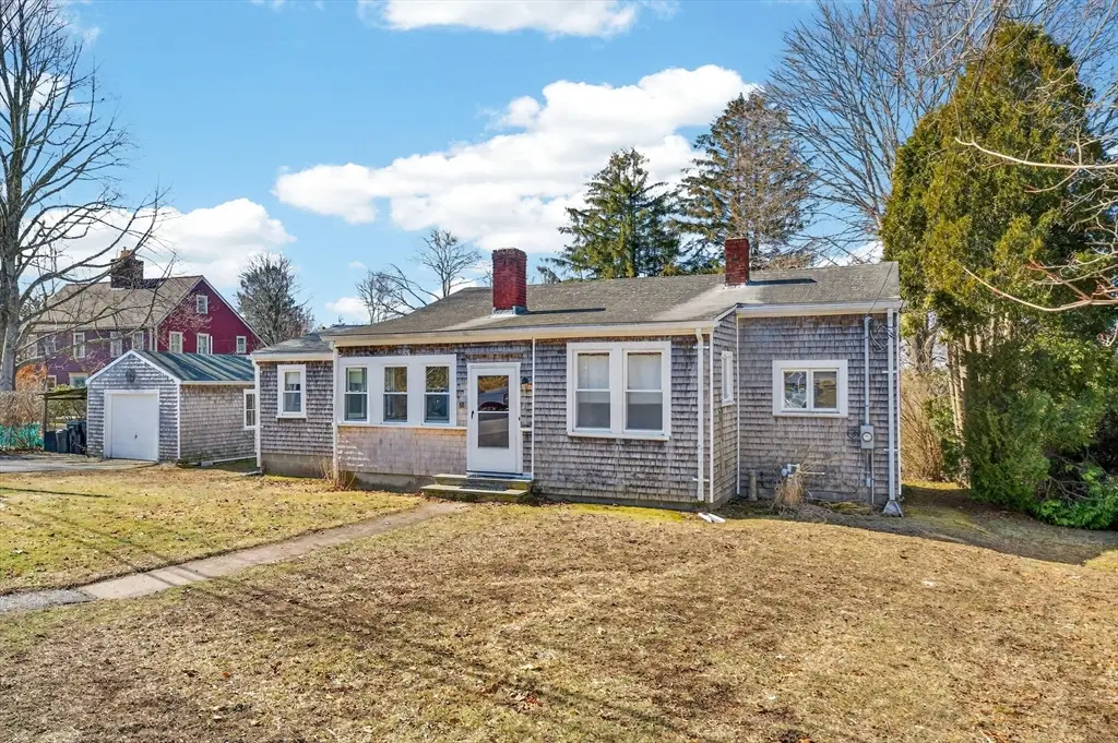 18 Wilson St, Dartmouth, MA 02748 - #1