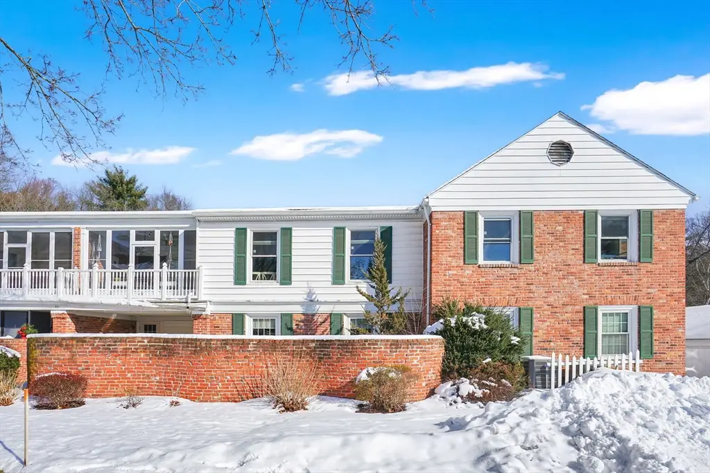 40 Halifax Ct #D, Springfield, MA 01108 - #1