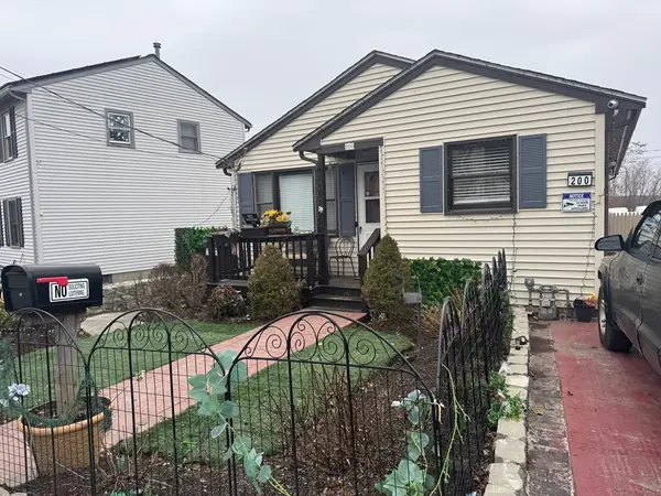 200 Crescent St, Fall River, MA 02720