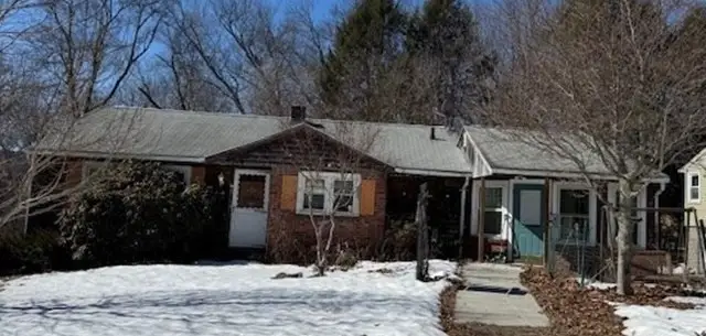 30 Geraldine St, Palmer, MA 01069 - #3