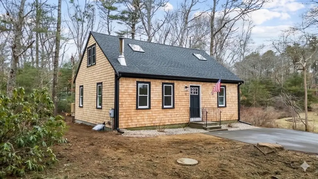 11 Shallow Pond Ln, Falmouth, MA 02536 - #1