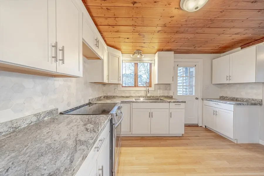 95 Cherry St, Middleboro, MA 02346 - #3