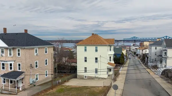 221 Beach St, Fall River, MA 02721
