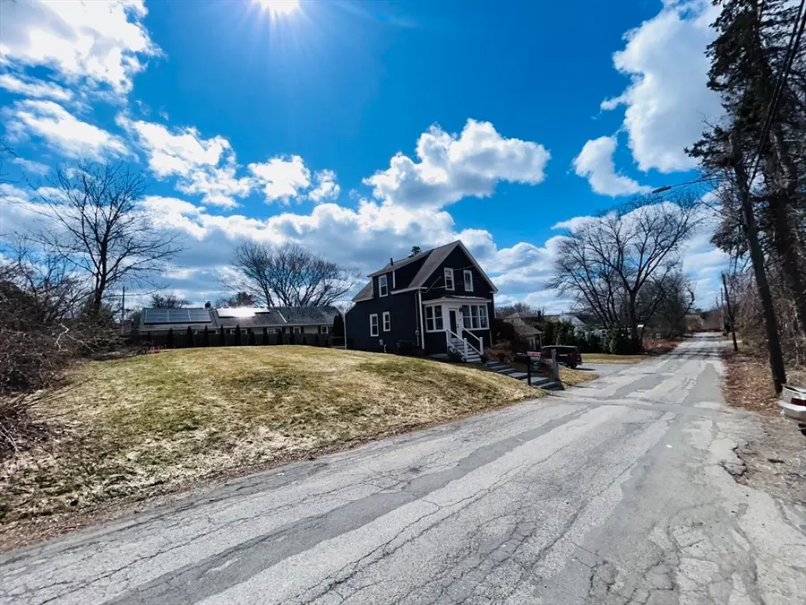 28 Currier Ave, Methuen, MA 01844 - #3