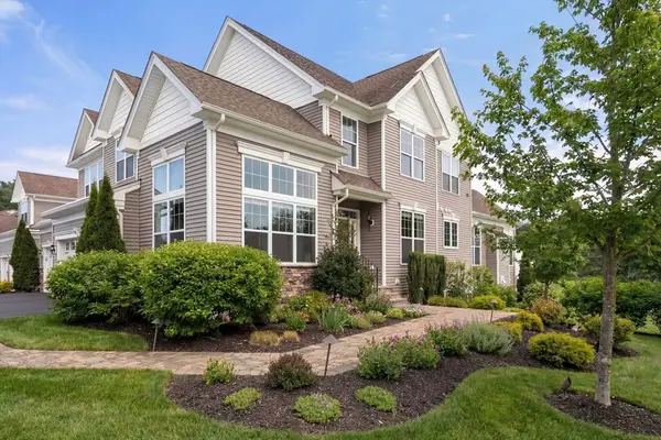 8 Glen Ellen Blvd #8, Millis, MA 02054